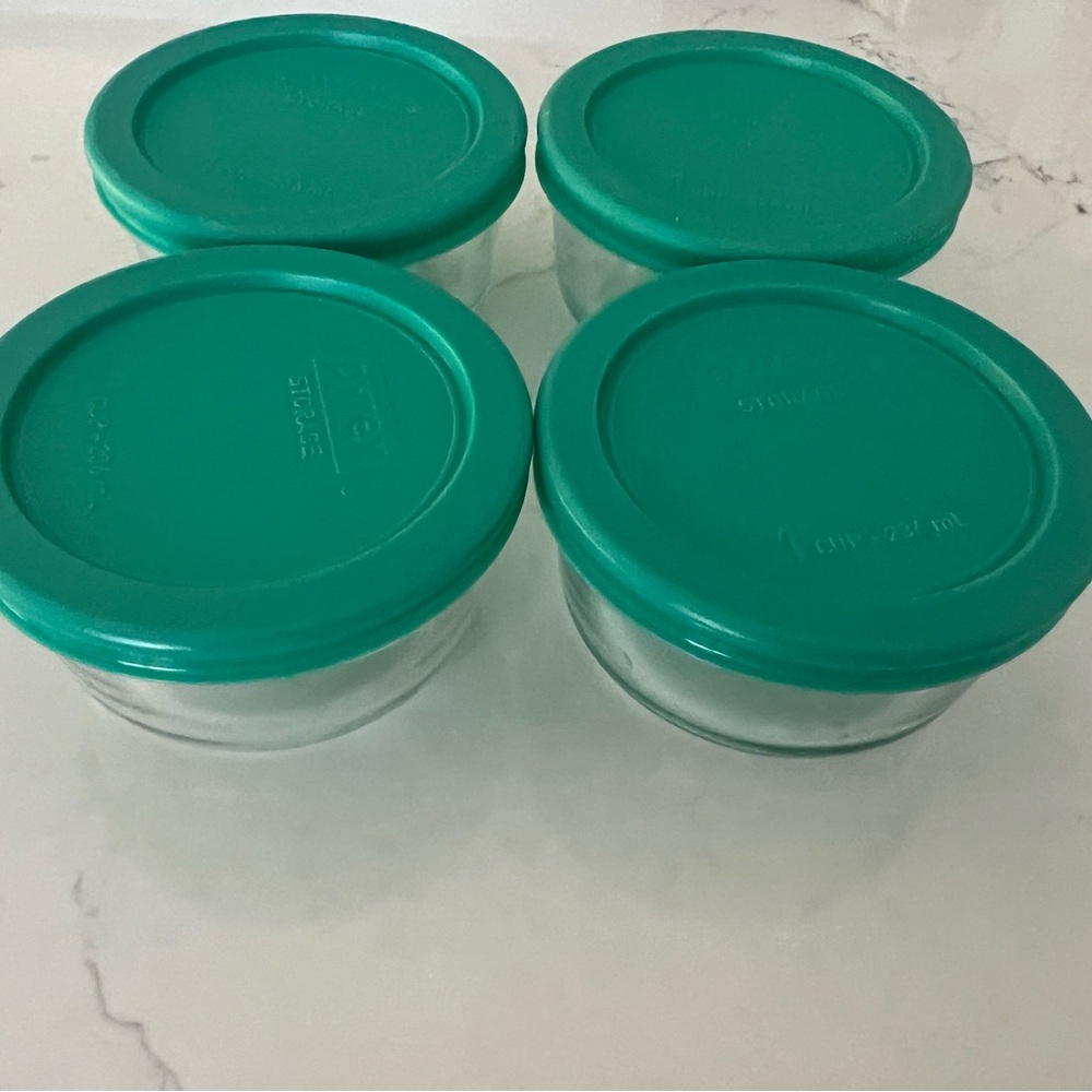 Set of 4 Pyrex 1-Cup Glass Bowls with lid